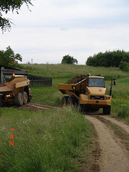 praca przy drodze wywoz ziemi.JPG